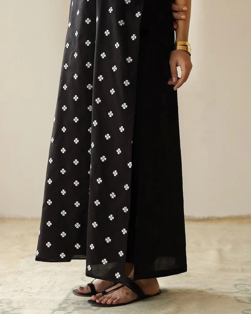 Black Clover Luxe| Stylish 3-Piece Embroidered Stitched Set